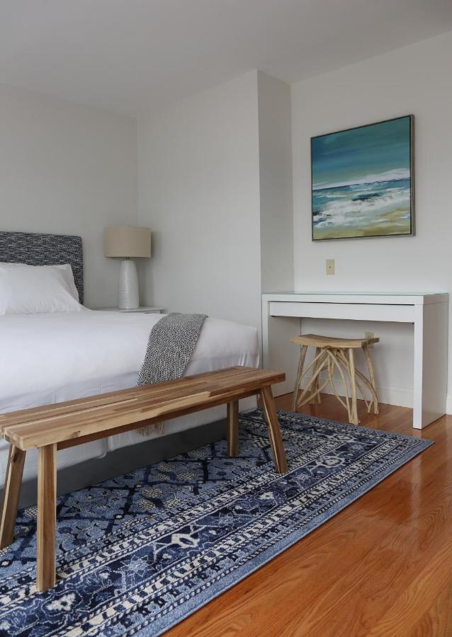 | The Sea Breeze Inn