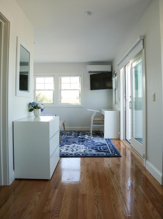 | The Sea Breeze Inn