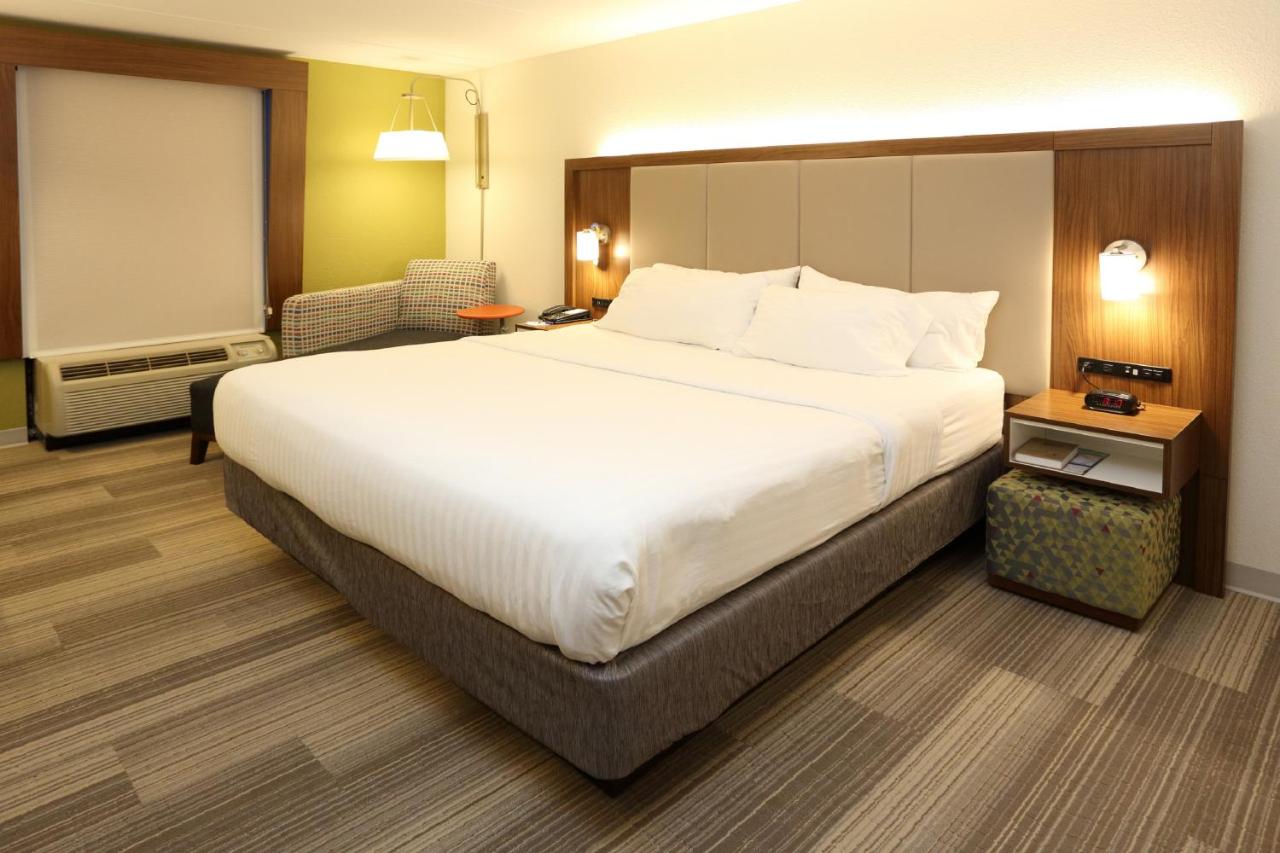 Standard Room at Holiday Inn Express & Suites Newport News by IHG