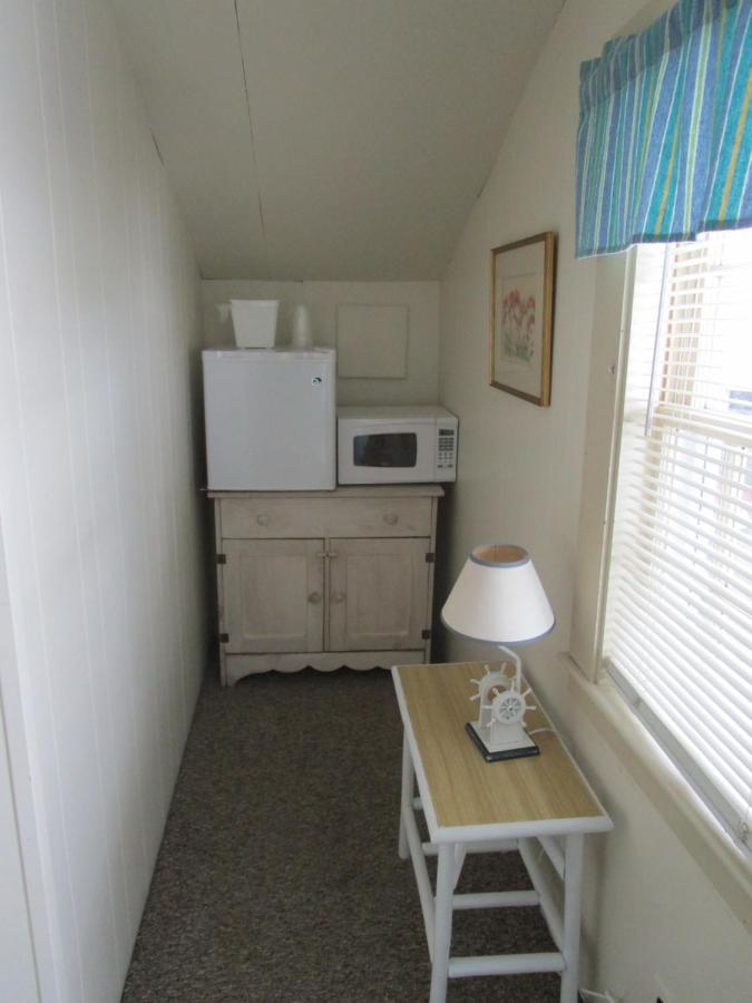 | Shea's Riverside Inn & Motel