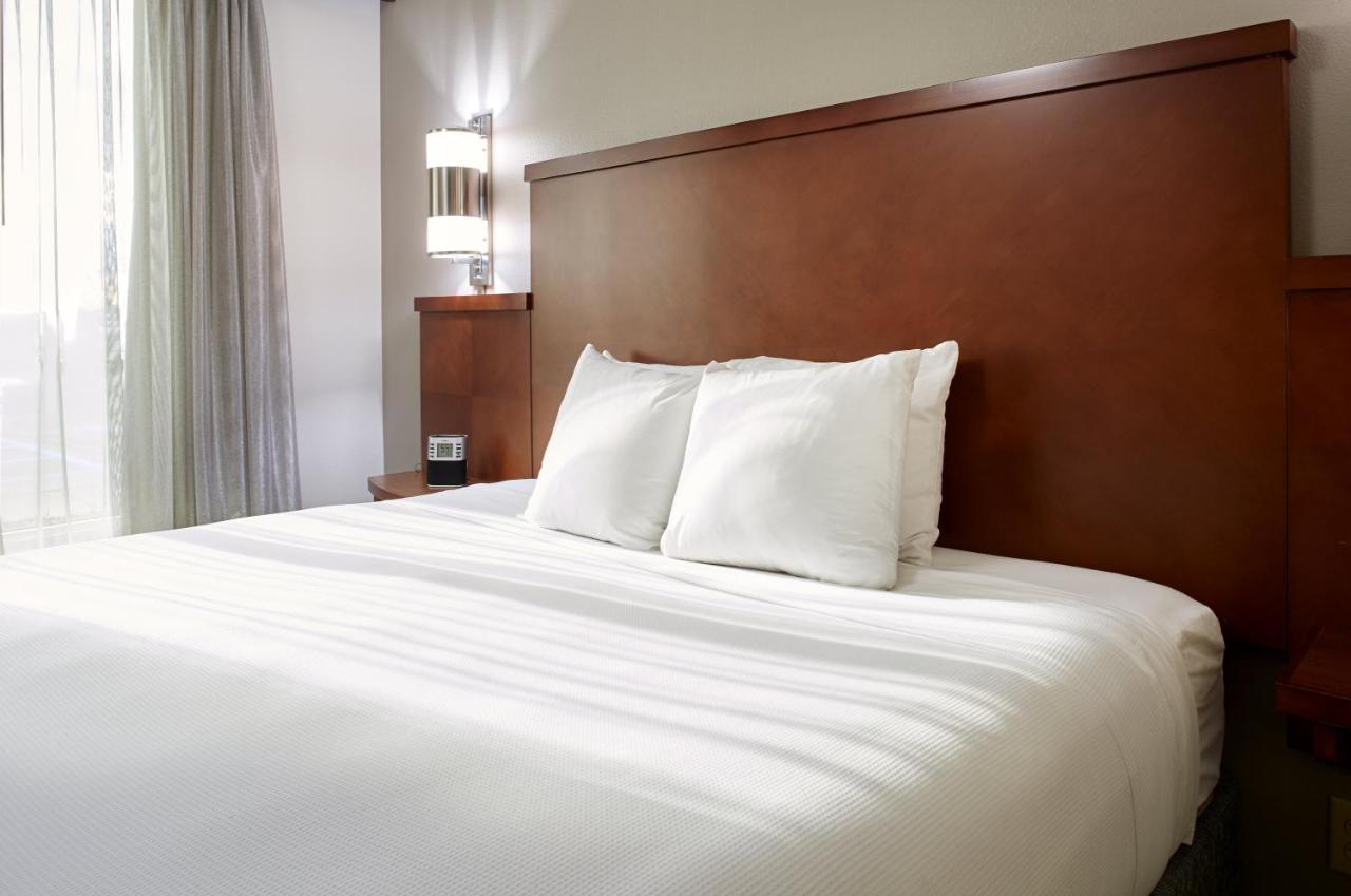 King Room with Bath Tub - Disability Access/Non-Smoking  at Hyatt Place Grand Rapids-South
