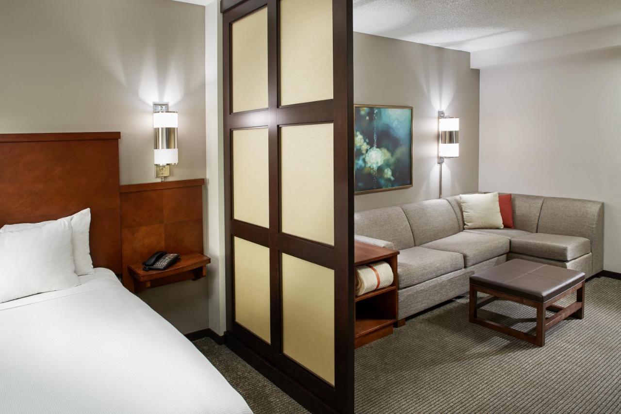 King Room with Bath Tub - Disability Access/Non-Smoking  at Hyatt Place Grand Rapids-South