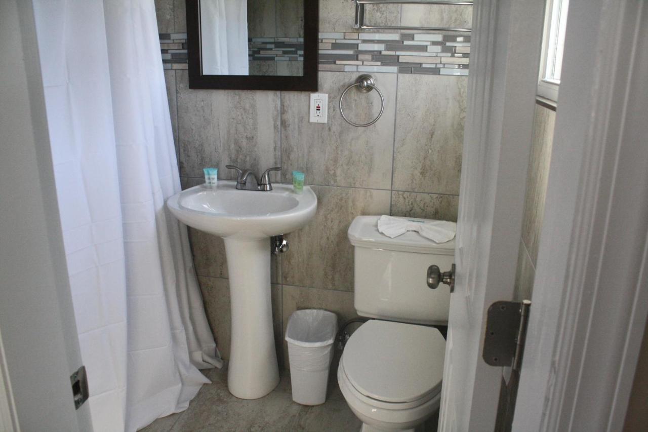 Deluxe Double King Room at Beachside Resort