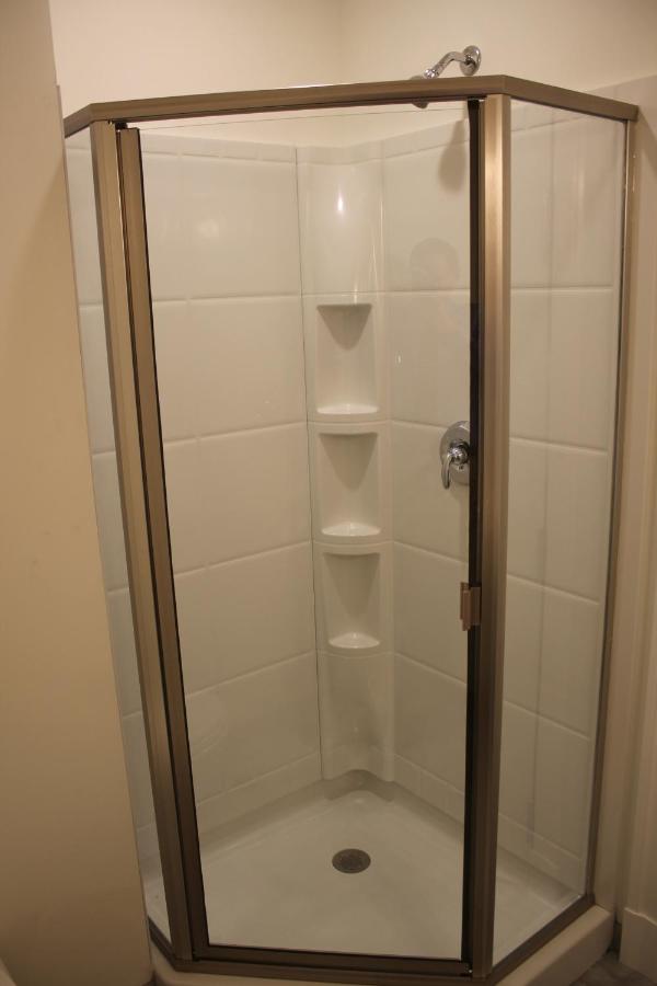 Deluxe Double Room with Shower at Norwalk Inn & Conference Center