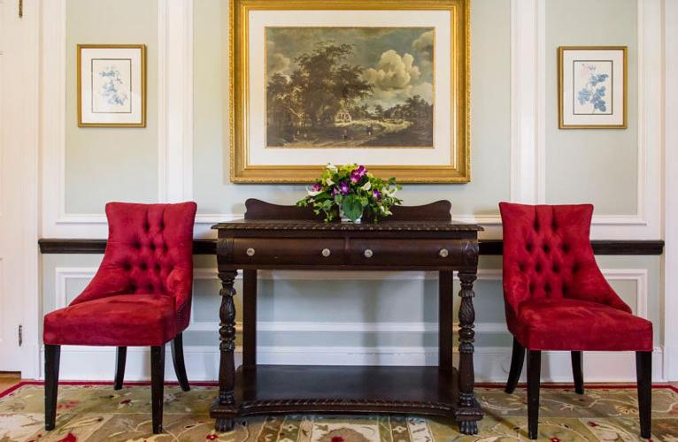 | Anne's White Columns Inn