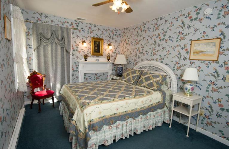 | Anne's White Columns Inn
