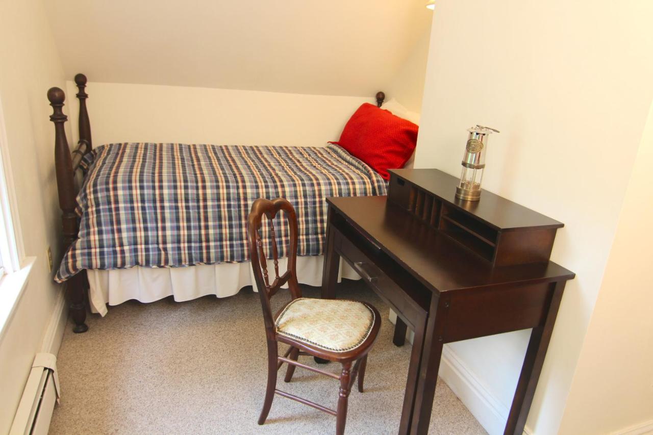 | Kendall Tavern Inn Bed and Breakfast
