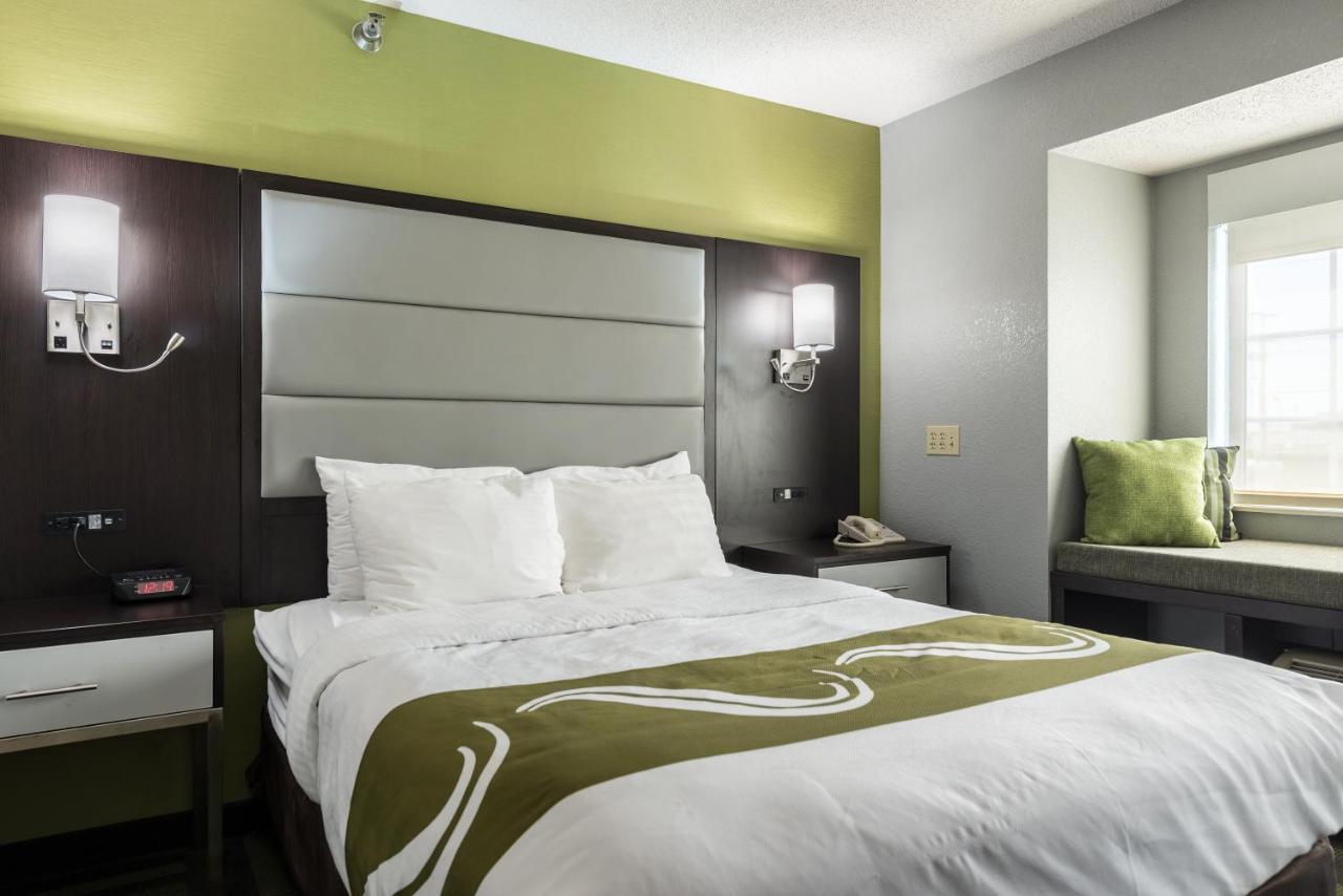 Standard Queen Room - Non-Smoking at Quality Inn Grove City - Columbus South