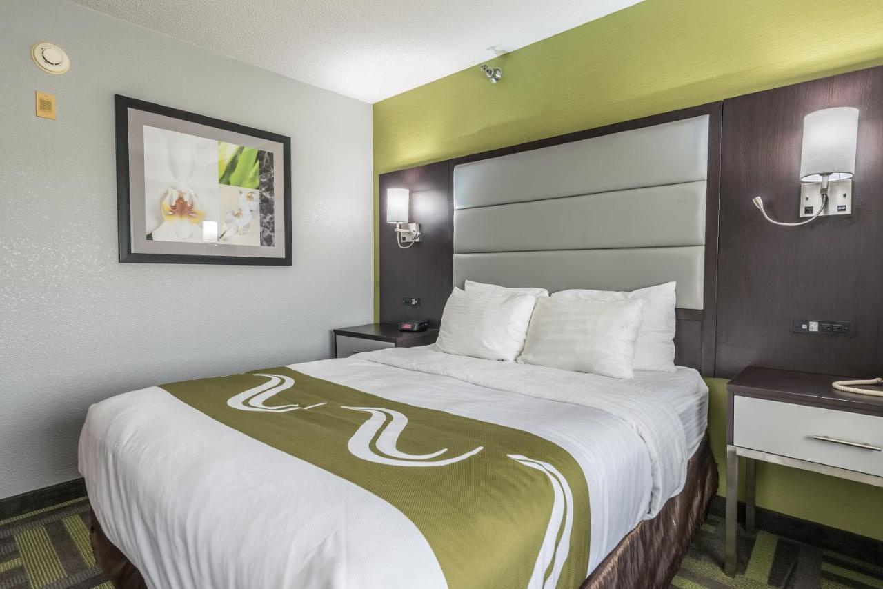 Standard Queen Room - Non-Smoking at Quality Inn Grove City - Columbus South