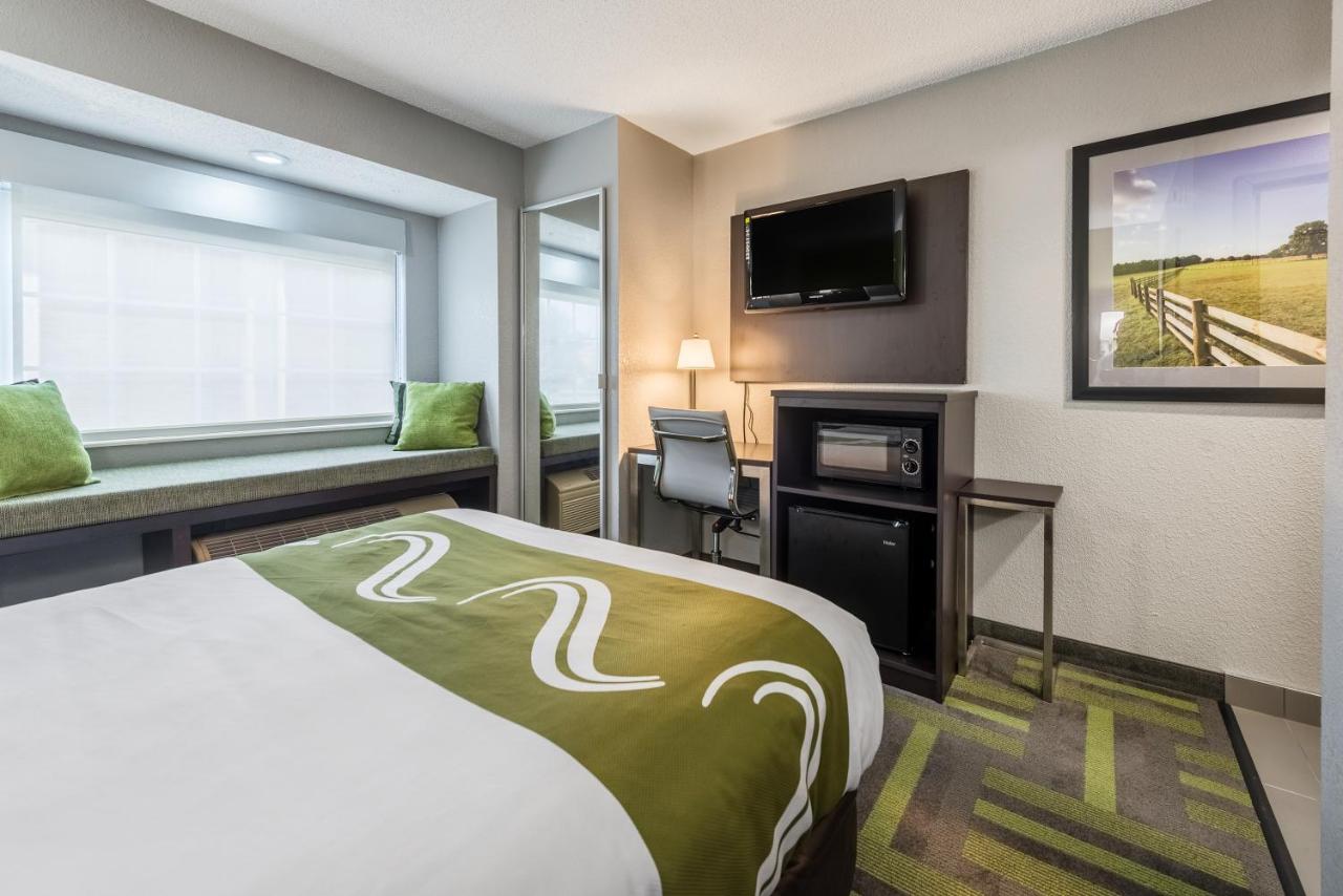 Standard Queen Room - Non-Smoking at Quality Inn Grove City - Columbus South