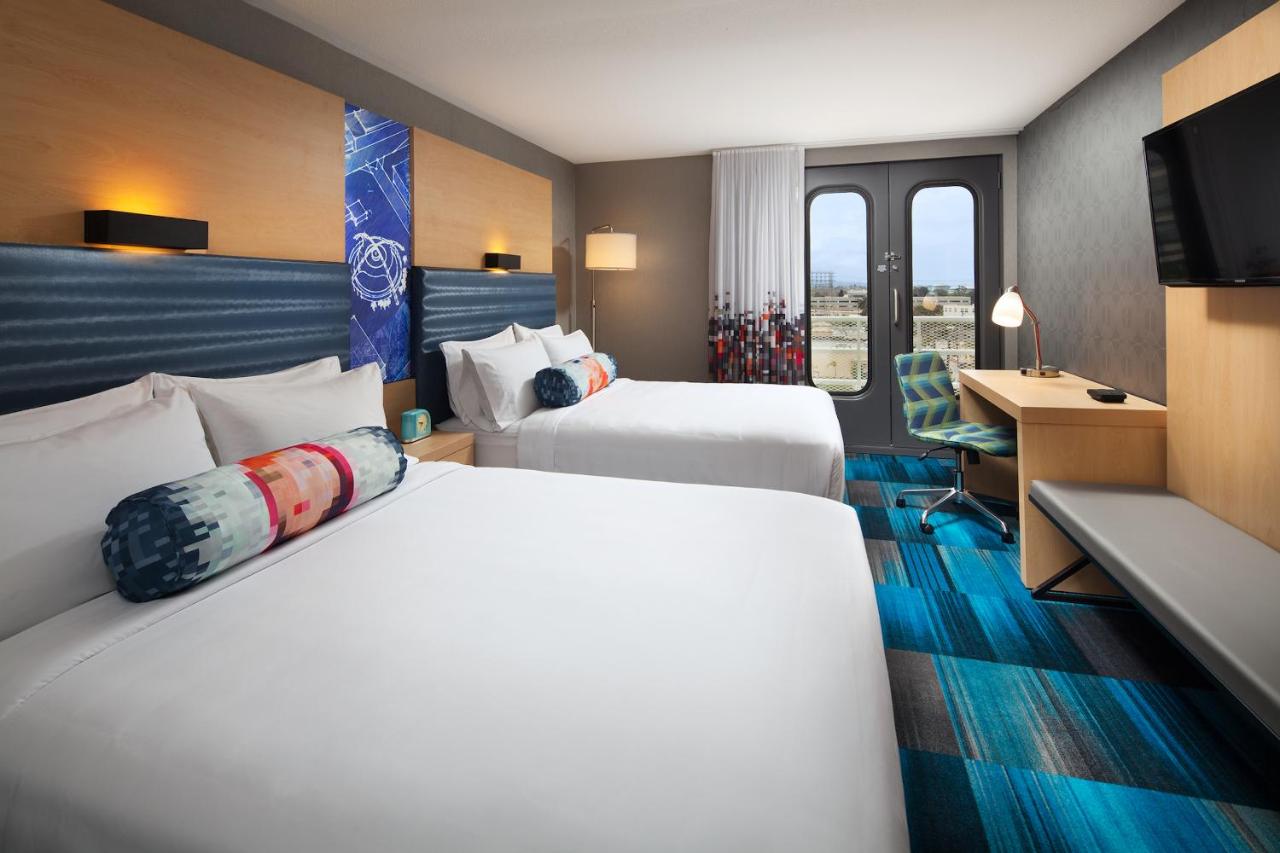 Breezy 2 Queens, Guest room, 2 Queen at Aloft by Marriott El Segundo - Los Angeles Airport