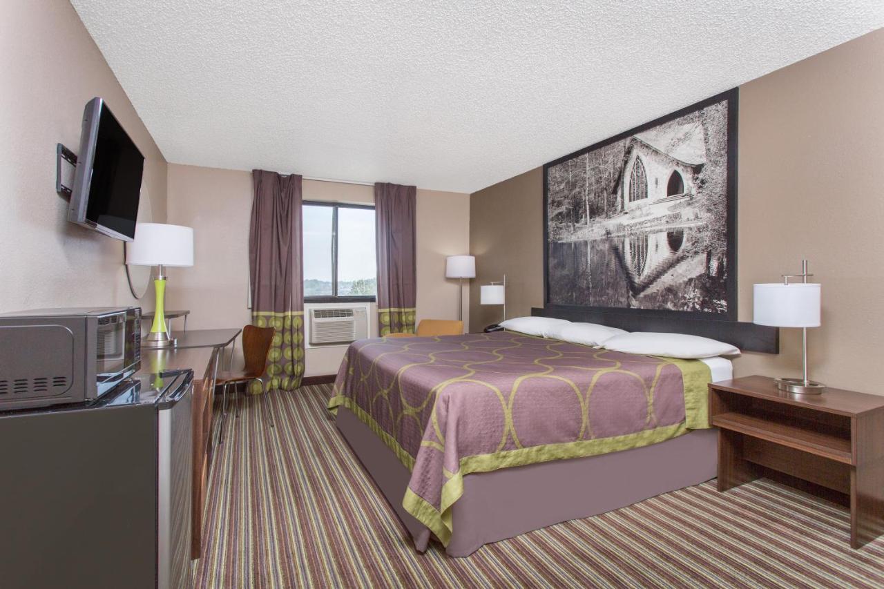 King Room - Non-Smoking at Super 8 by Wyndham Columbus Airport