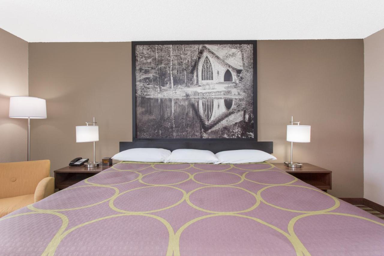 King Room - Disability Access/Non-Smoking at Super 8 by Wyndham Columbus Airport