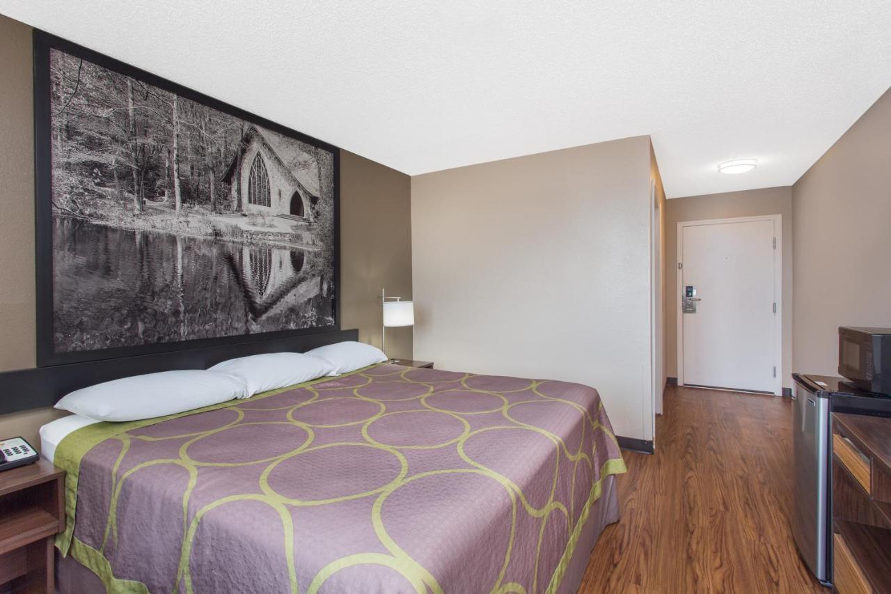 King Room - Disability Access/Non-Smoking at Super 8 by Wyndham Columbus Airport