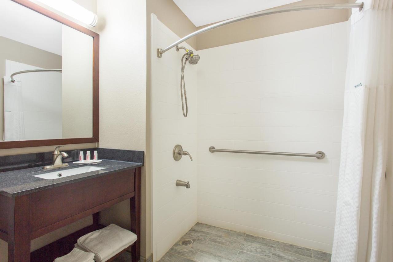 King Room - Disability Access/Non-Smoking at Super 8 by Wyndham Columbus Airport