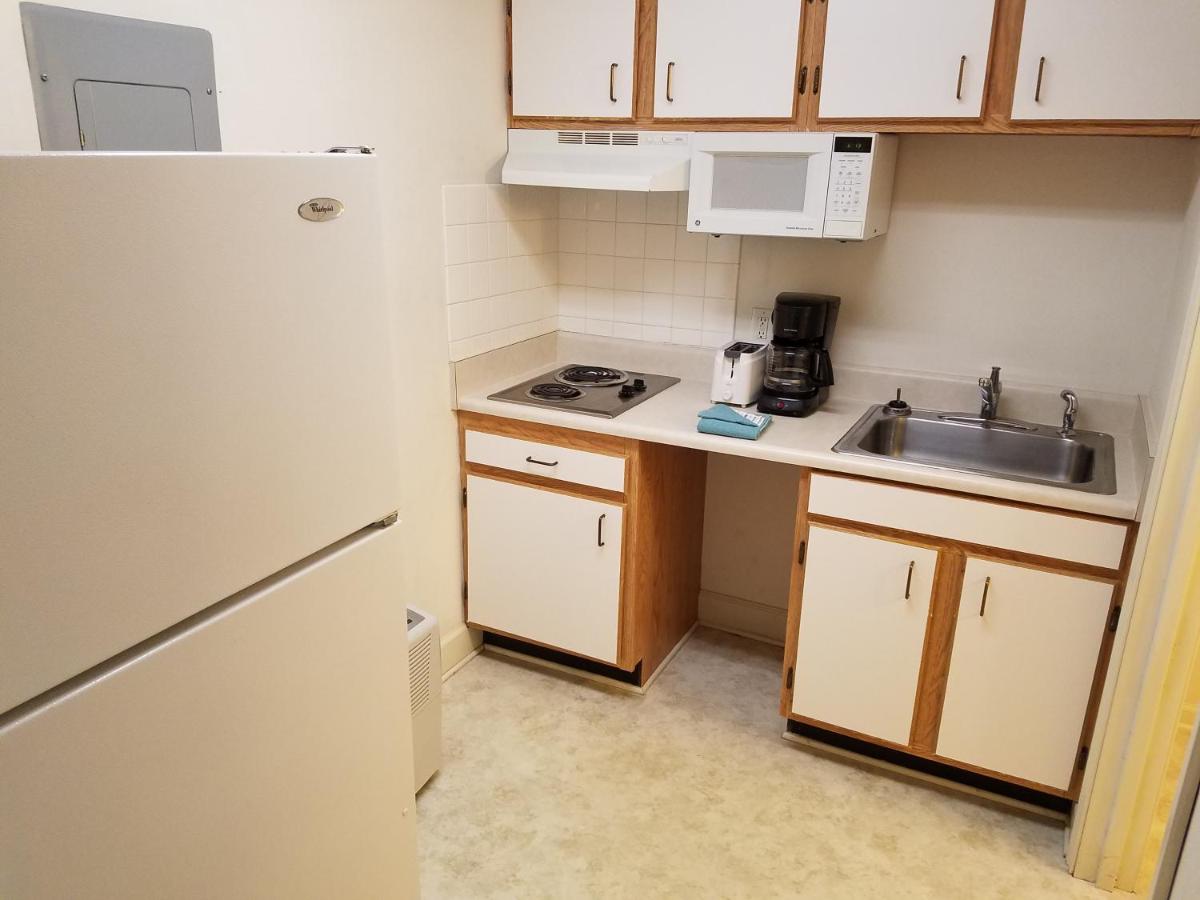 Queen Studio at Affordable Suites Florence