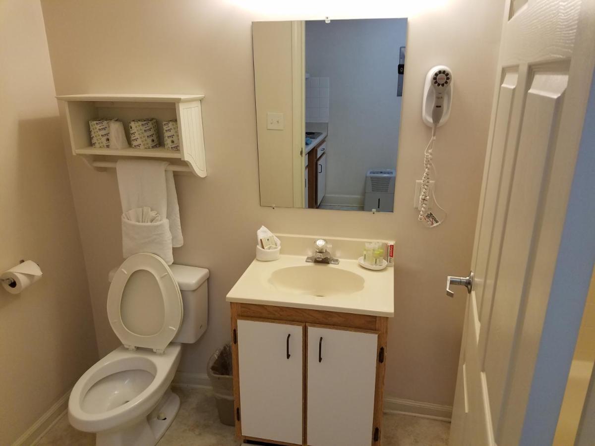Queen Studio at Affordable Suites Florence