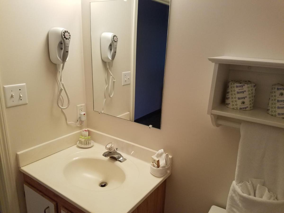 One-Bedroom Suite at Affordable Suites Florence