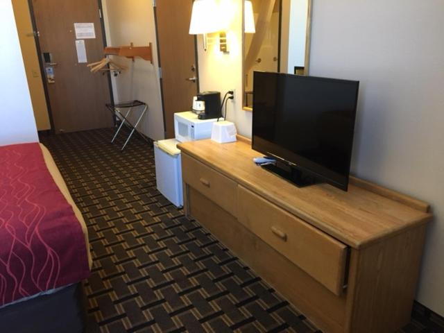 Queen Room - Disability Access/Non-Smoking at Days Inn by Wyndham Hurricane/Zion National Park Area