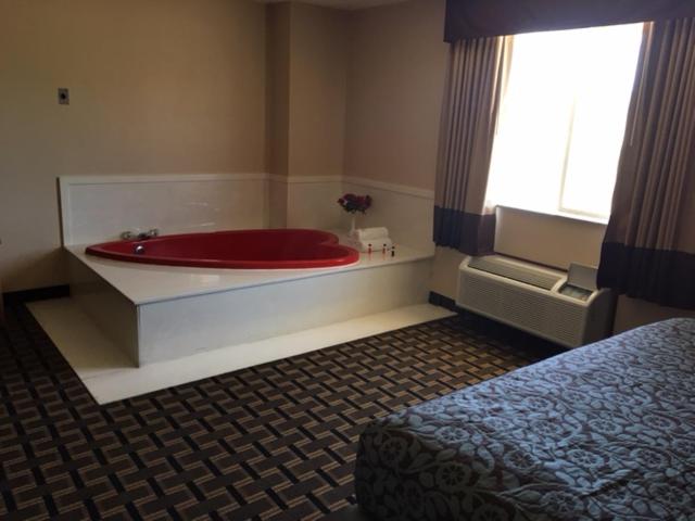 Deluxe King Suite at Days Inn by Wyndham Hurricane/Zion National Park Area