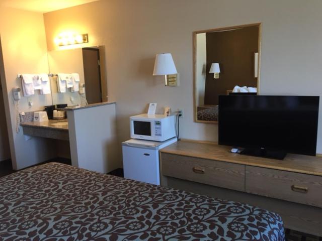 King Room - Non-Smoking at Days Inn by Wyndham Hurricane/Zion National Park Area