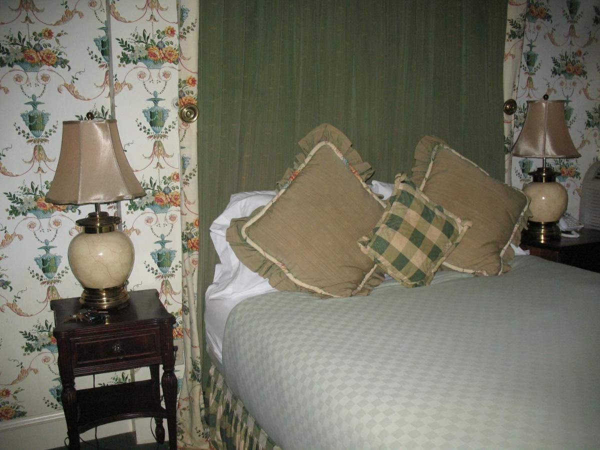  | A Cambridge House Inn