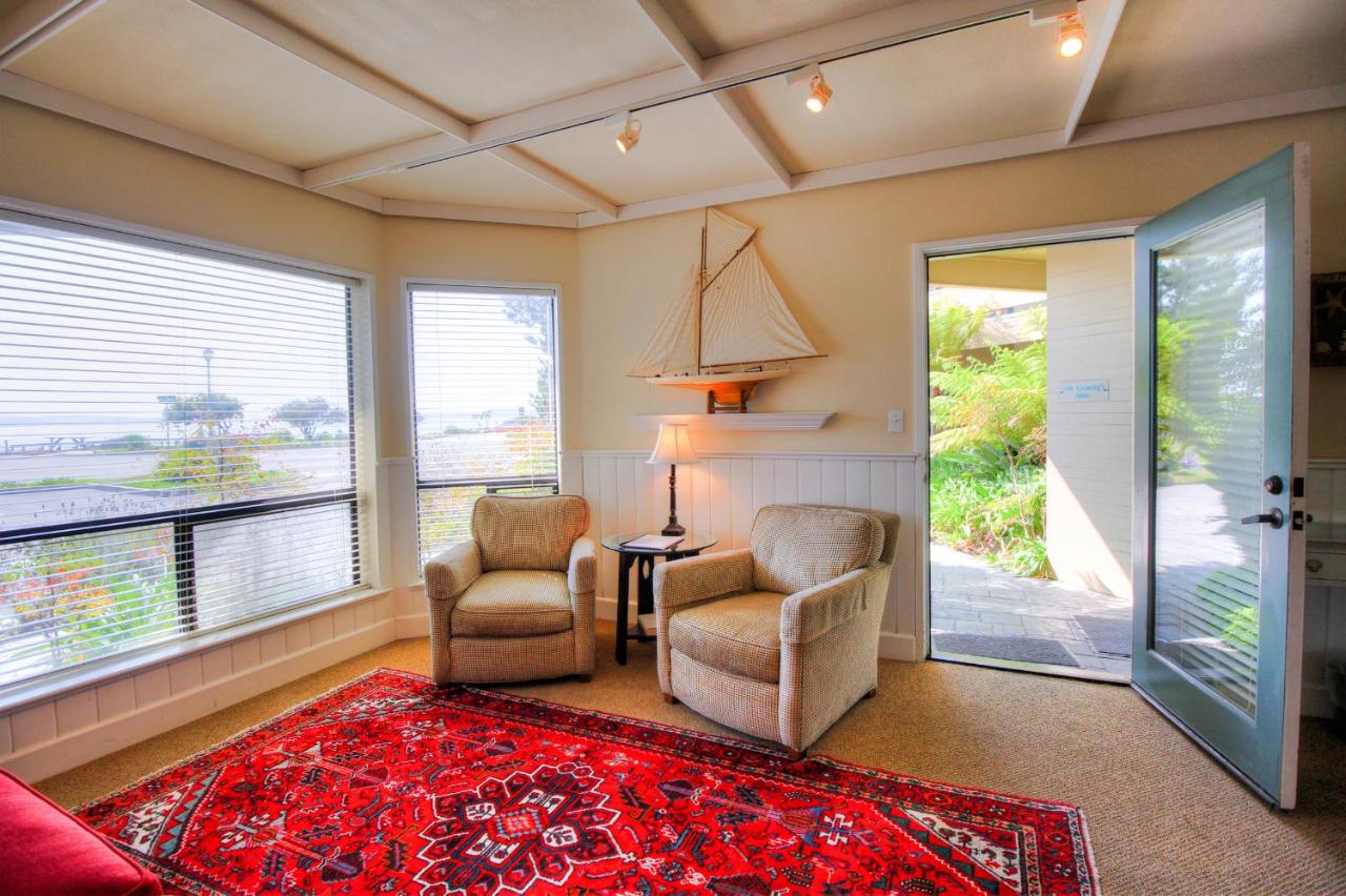 | Baywood Inn Bed & Breakfast