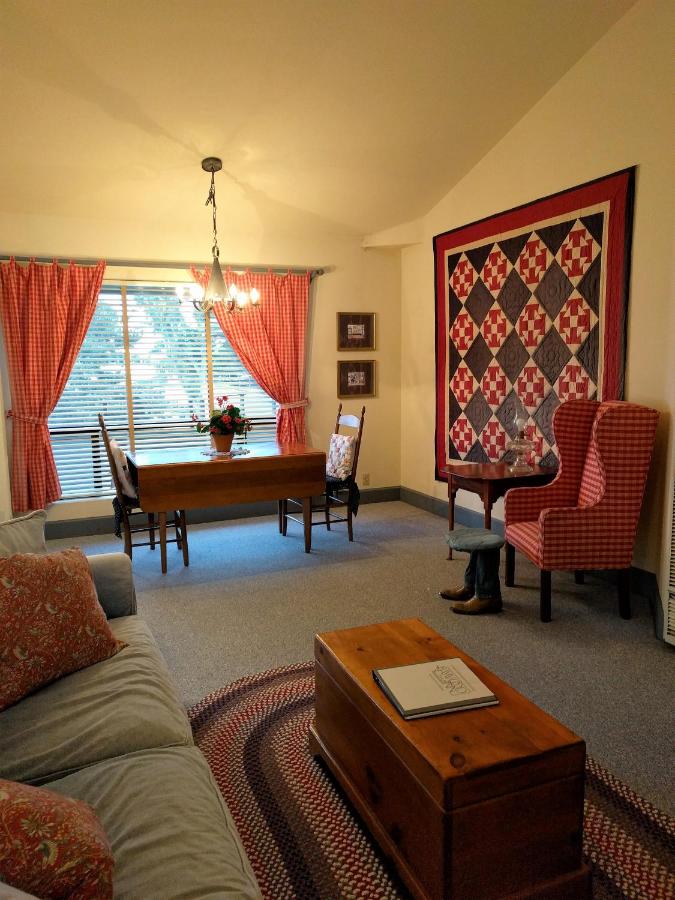 | Baywood Inn Bed & Breakfast