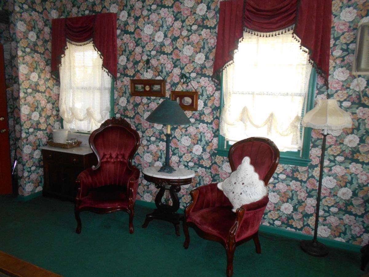 | West Ridge Bed & Breakfast