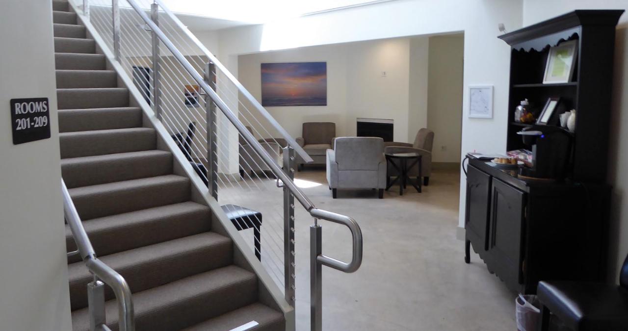 | Baywood Inn Bed & Breakfast