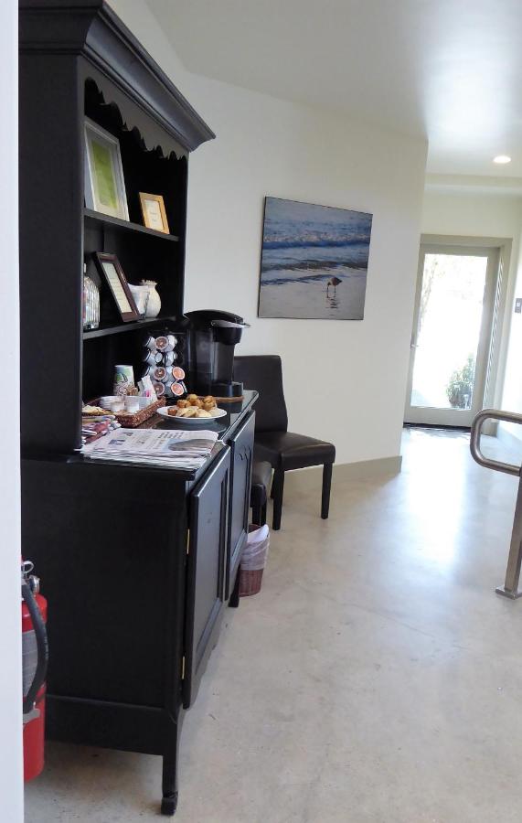 | Baywood Inn Bed & Breakfast