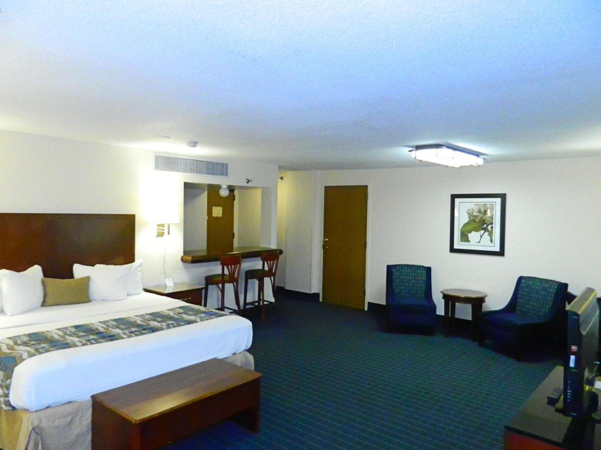 King Suite at Capital Plaza Hotel