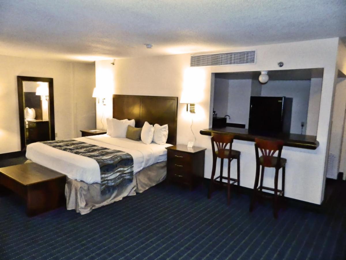 King Suite at Capital Plaza Hotel