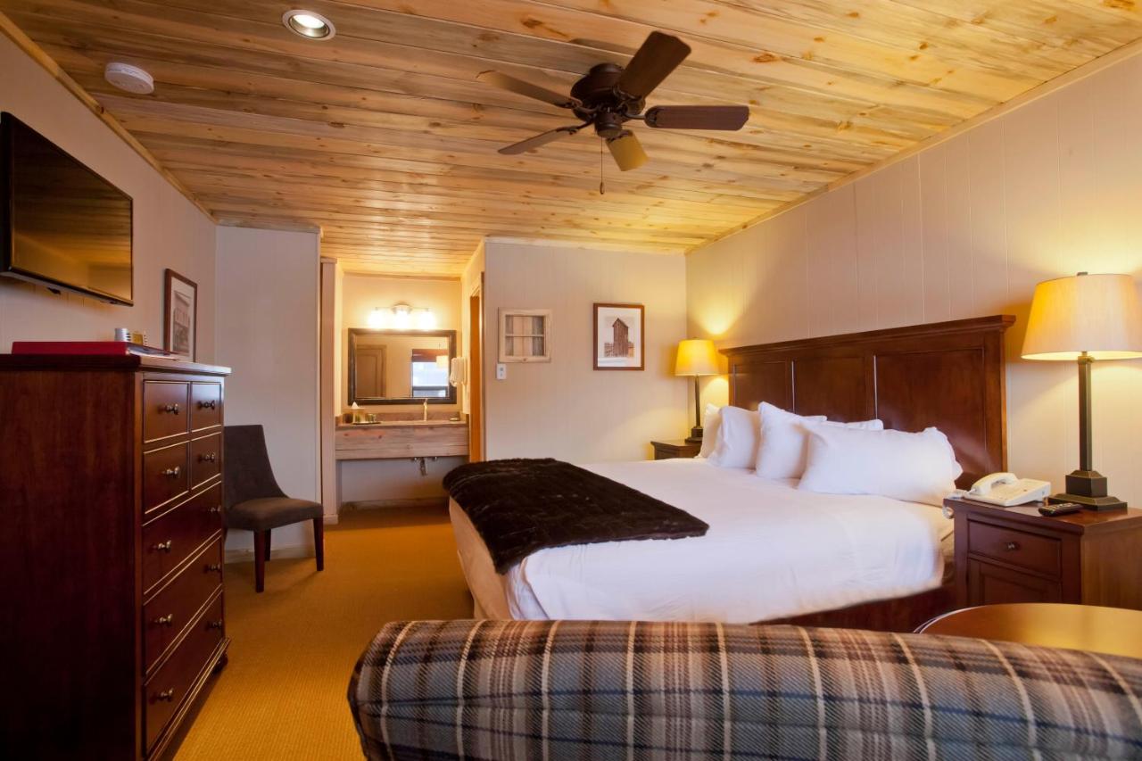 King Room at Nordic Inn