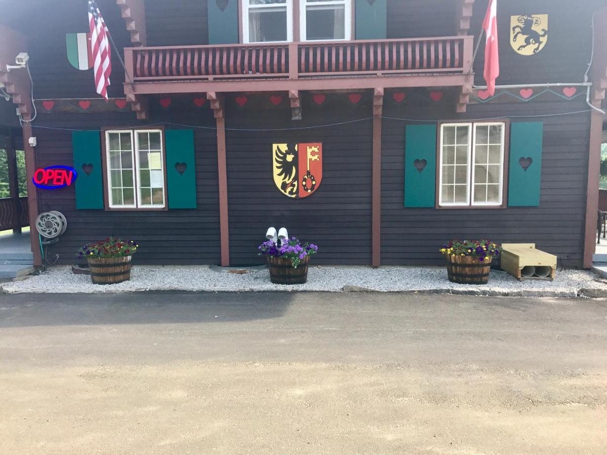 | Swiss Chalets Village Inn