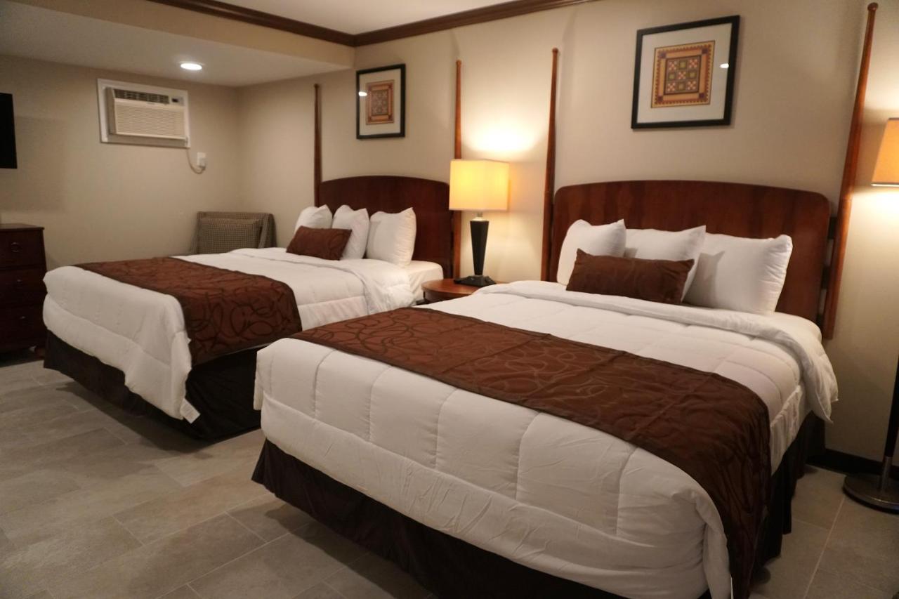 Deluxe Junior Suite at Beachside Resort