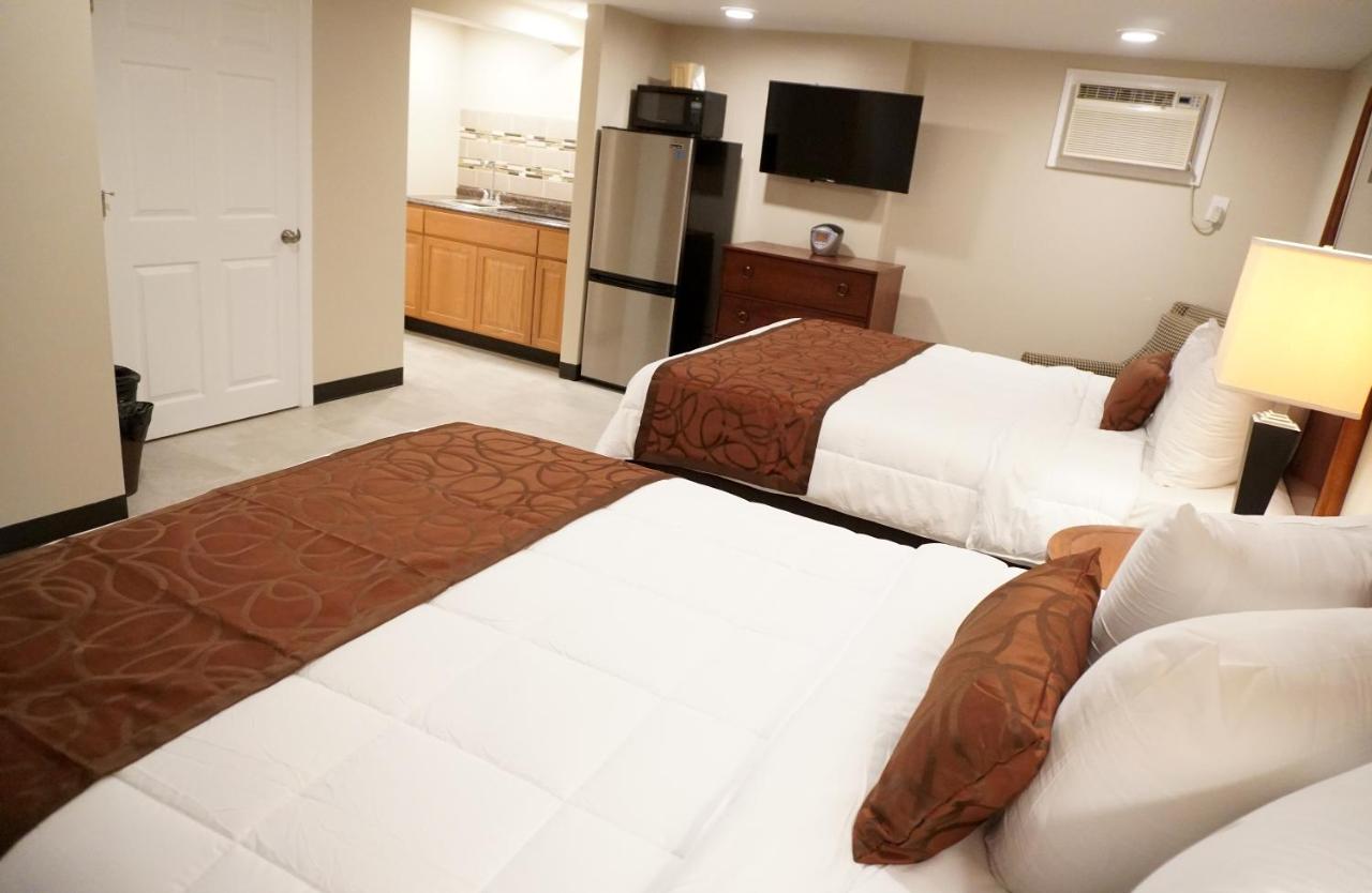 Deluxe Junior Suite at Beachside Resort