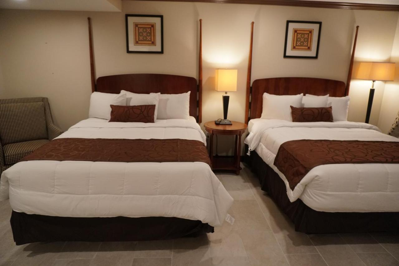 Deluxe Junior Suite at Beachside Resort