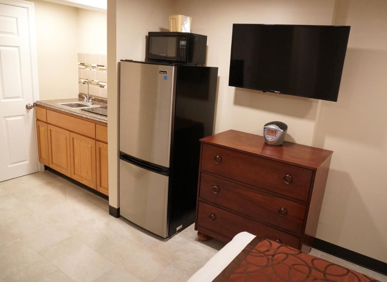 Deluxe Junior Suite at Beachside Resort