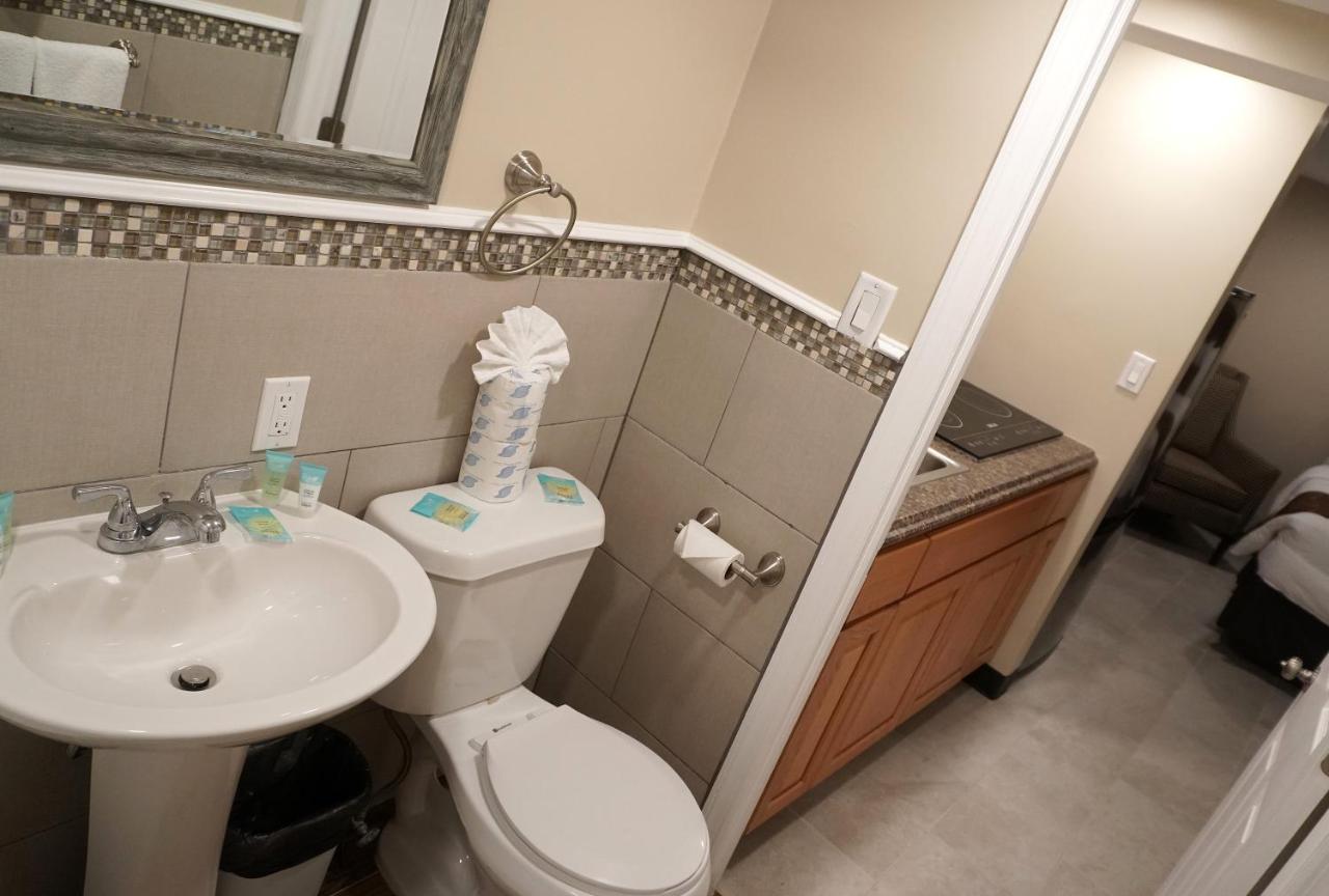 Deluxe Junior Suite at Beachside Resort