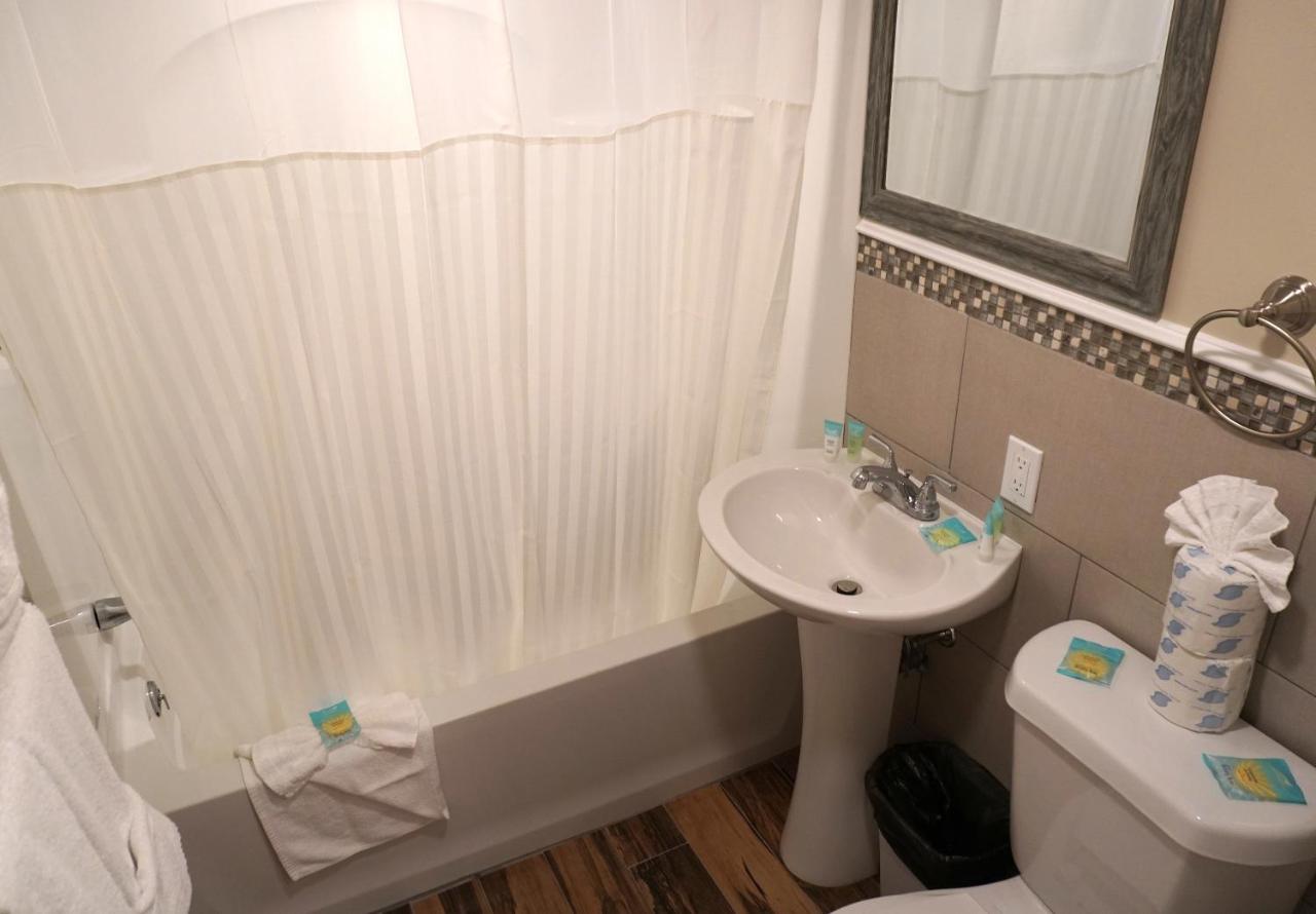 Deluxe Junior Suite at Beachside Resort