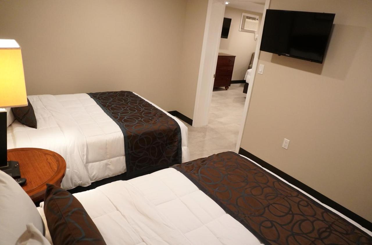 Deluxe Junior Suite at Beachside Resort