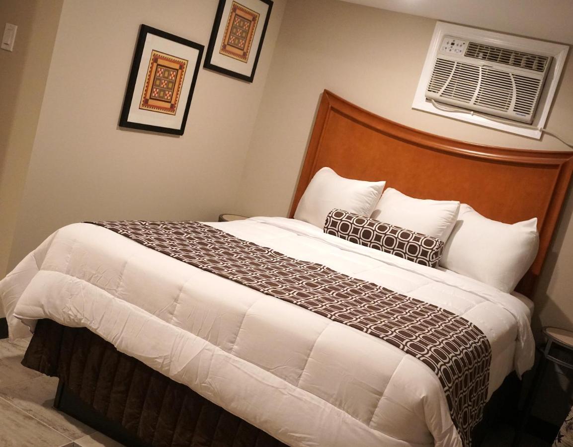 Deluxe Queen Studio at Beachside Resort