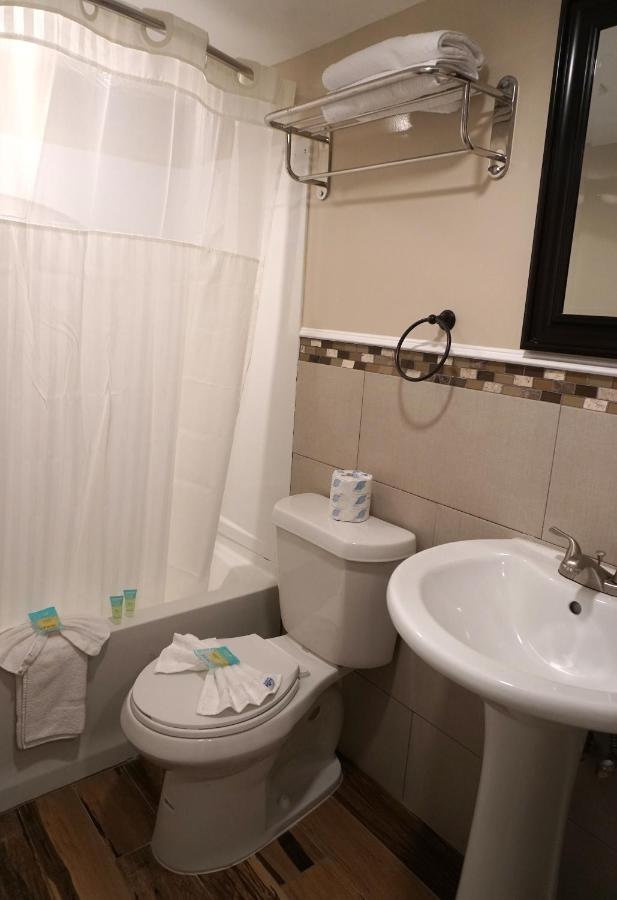 Deluxe Queen Studio at Beachside Resort