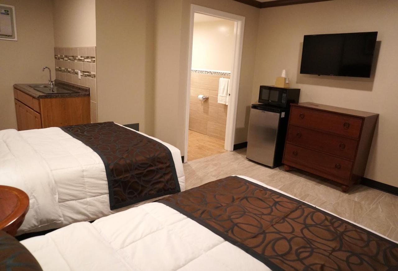 Double Room with Pool View at Beachside Resort