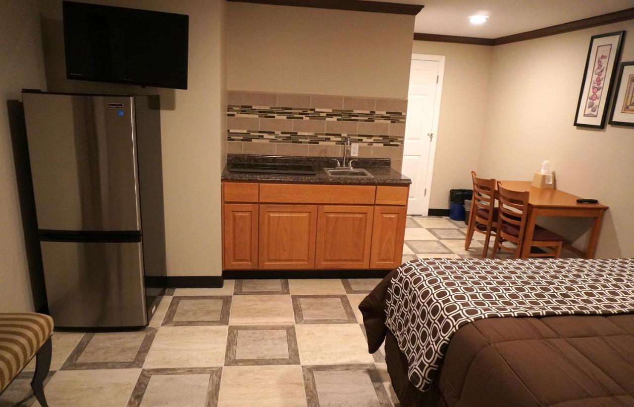 Deluxe Junior Suite at Beachside Resort
