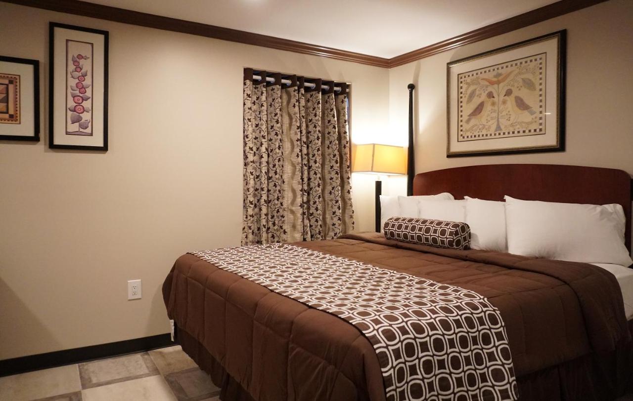 Deluxe Junior Suite at Beachside Resort