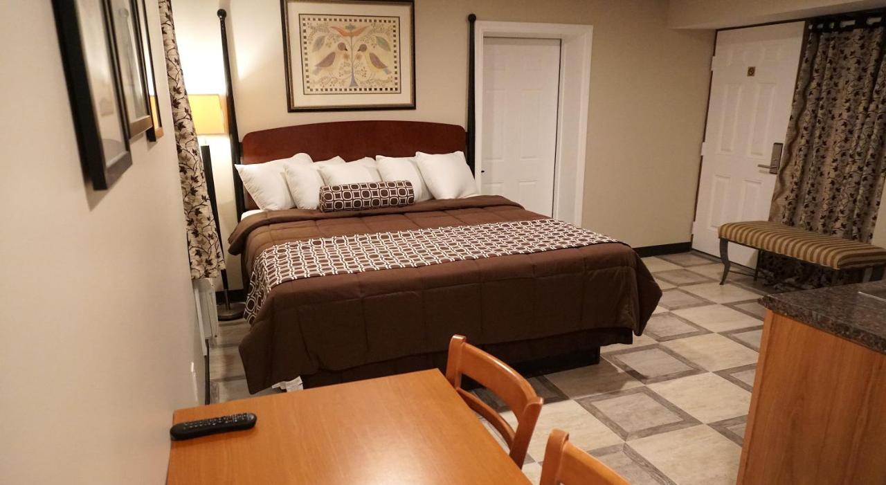 Deluxe Junior Suite at Beachside Resort
