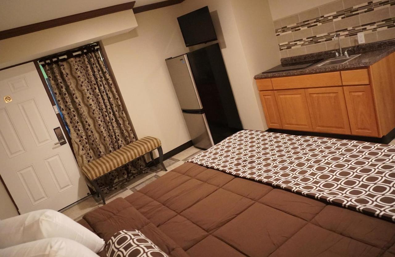 Deluxe Junior Suite at Beachside Resort