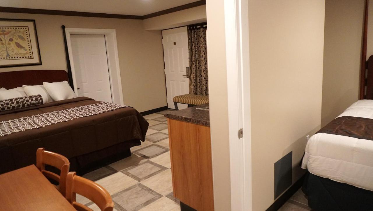 Deluxe Junior Suite at Beachside Resort